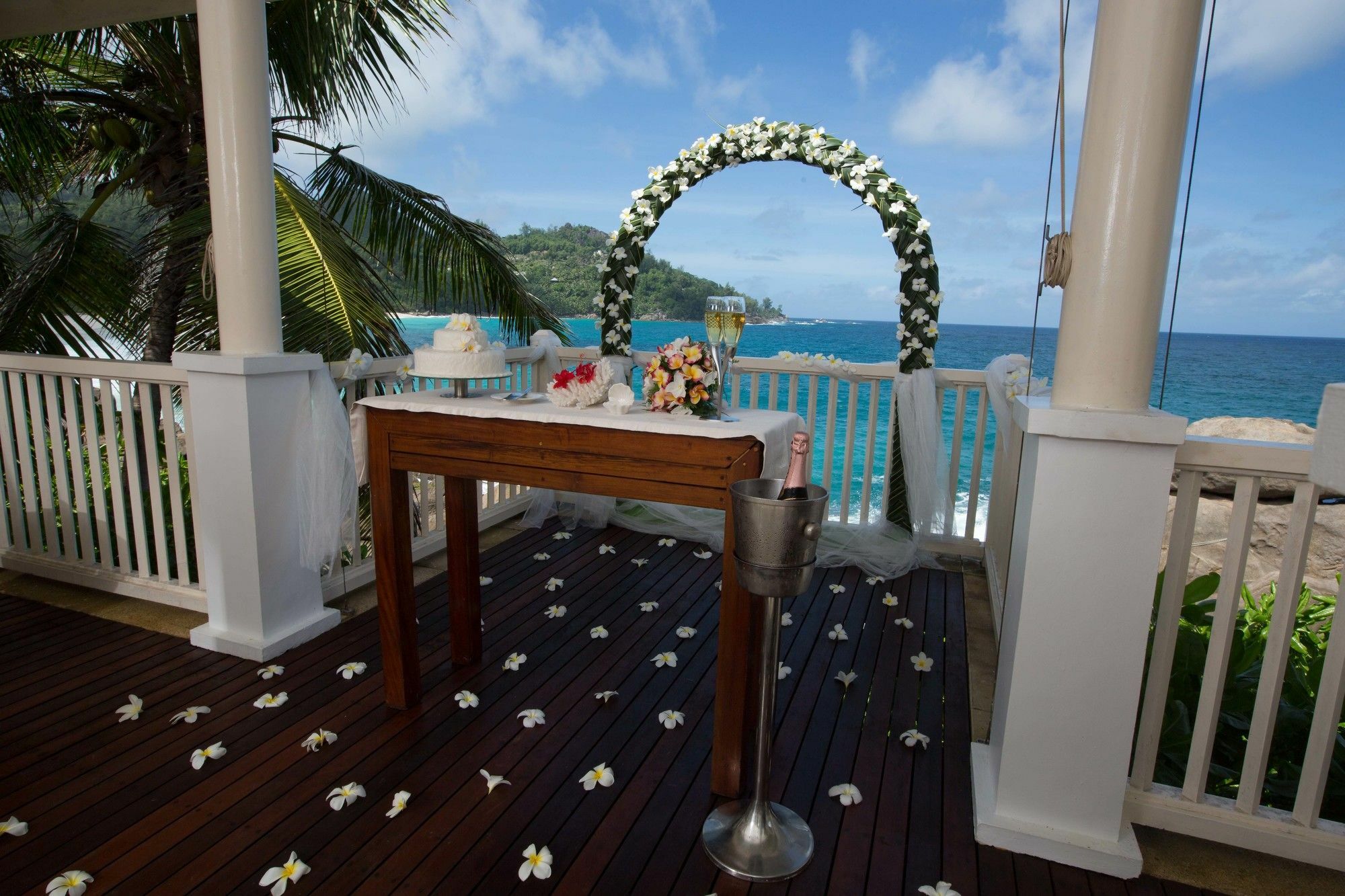 Banyan Tree Seychelles Hotel Takamaka Exterior photo